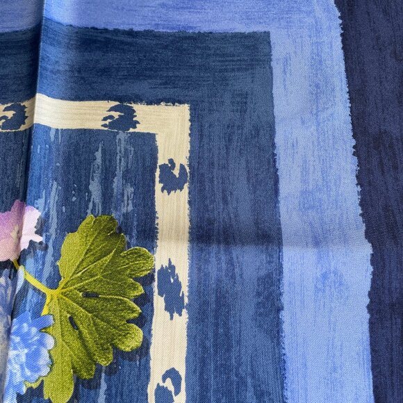 Vintage Gucci Silk Floral Scarf - Picture 9 of 15